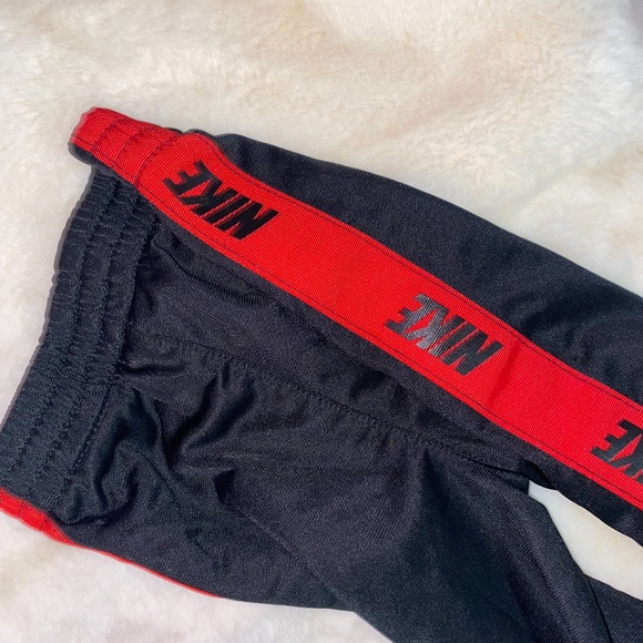 Nike baby boy track suit 12m black & red - Picture 7 of 7